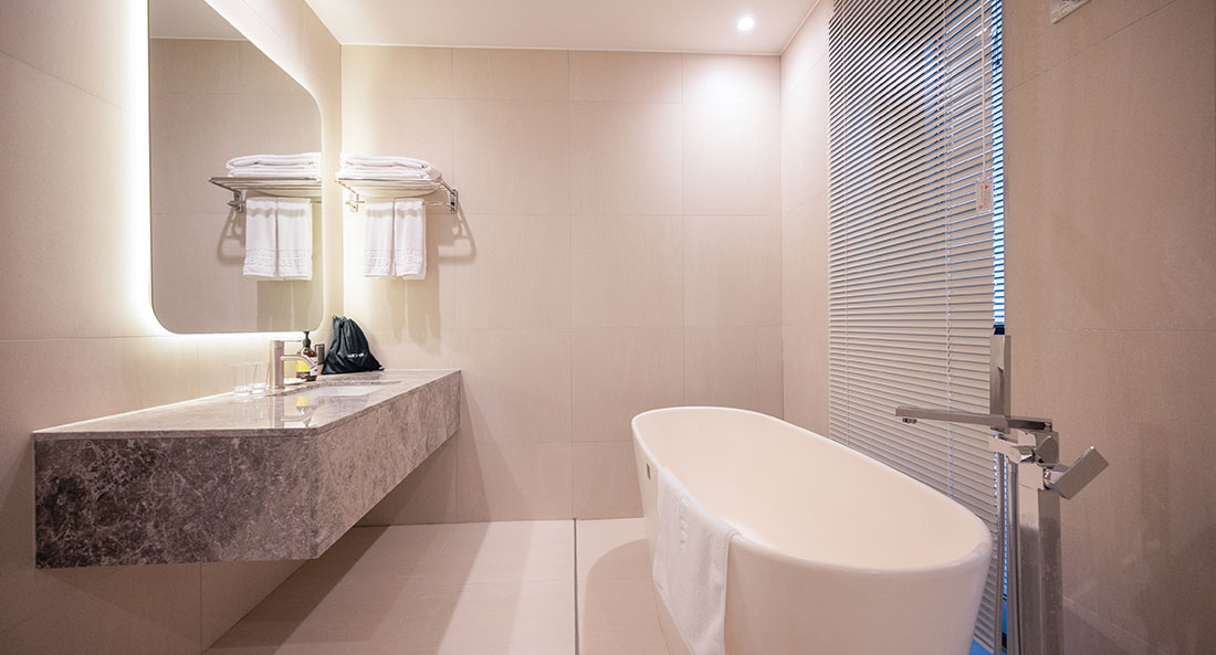 Deluxe Twin Bath
